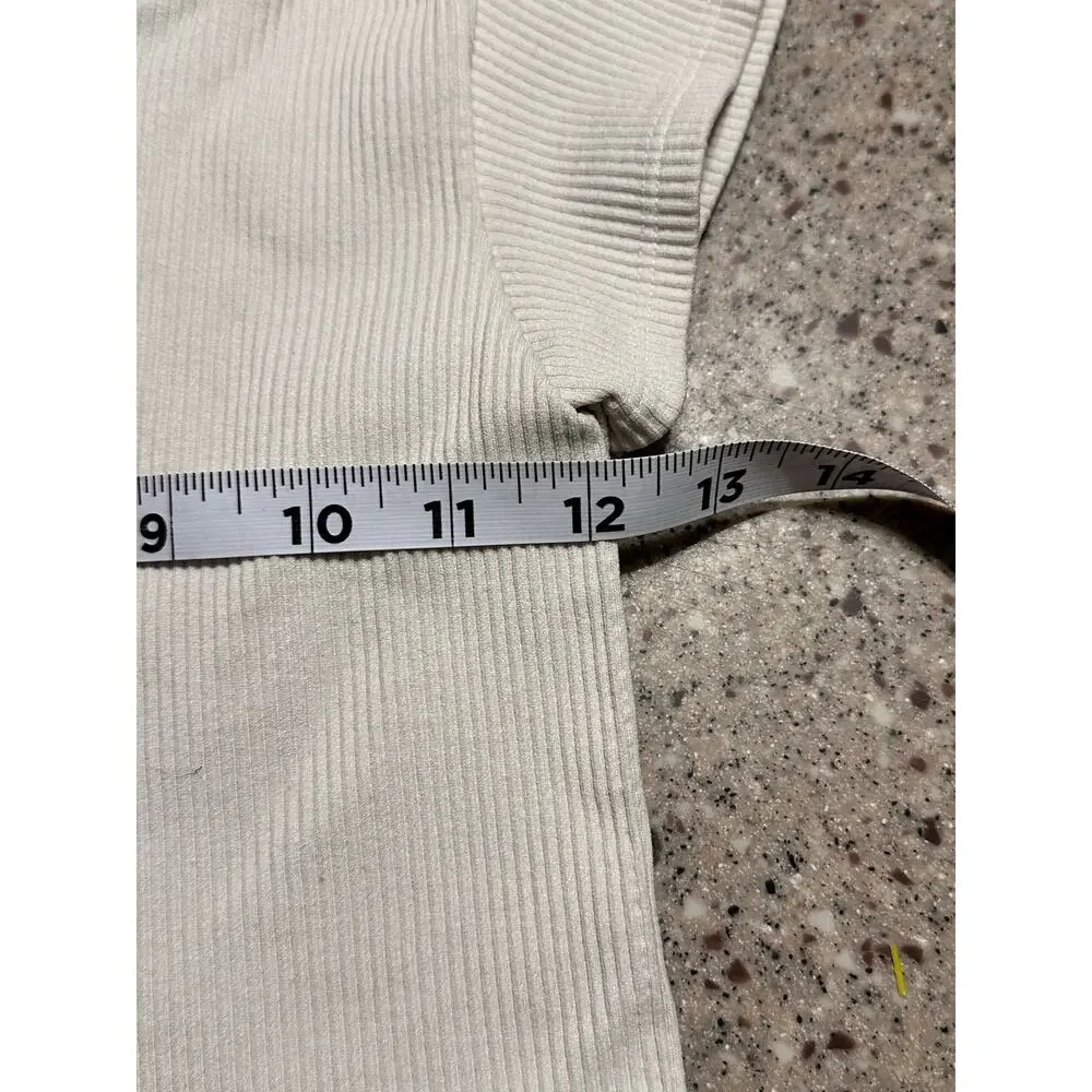 Urban Outfitters Crop Top Ribbed T-Shirt Size Medium Large Get one Free - Picture 4 of 8